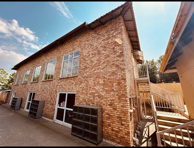 1,219M² INVESTMENT FOR SALE IN SUNNINGHILL